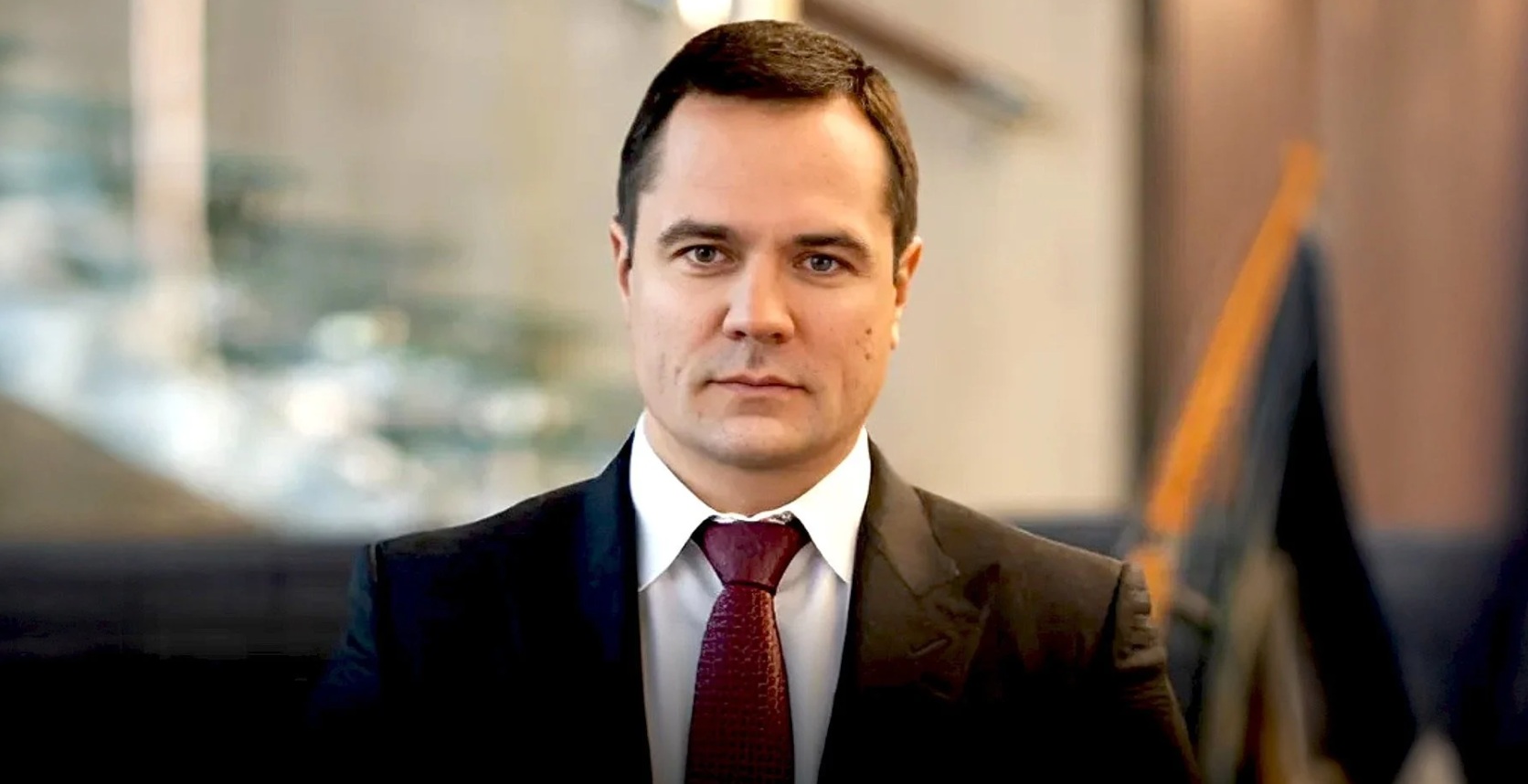 Ексдепутату Денису Комарницькому допомогли втекти за кордон двоє правоохоронців