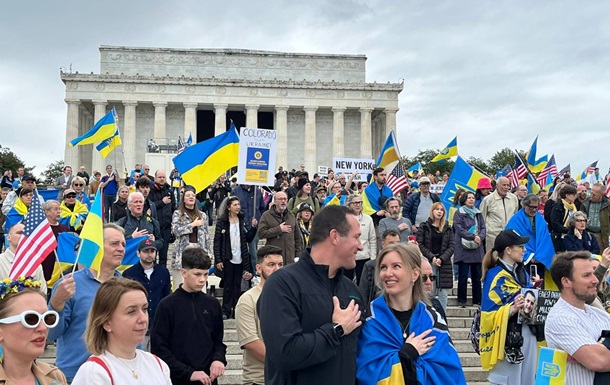 В Вашингтоне прошел массовый митинг в поддержку Украины у мемориала Линкольна