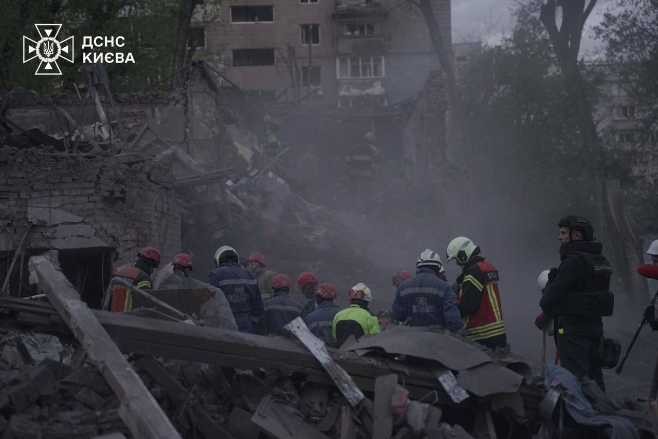 Масована атака РФ уночі 24 квітня: загиблі й поранені в 9 регіонах, найбільше постраждав Київ