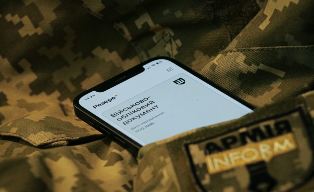 Зеленский подписал закон о 50% скидке на штрафы за нарушение военного учета