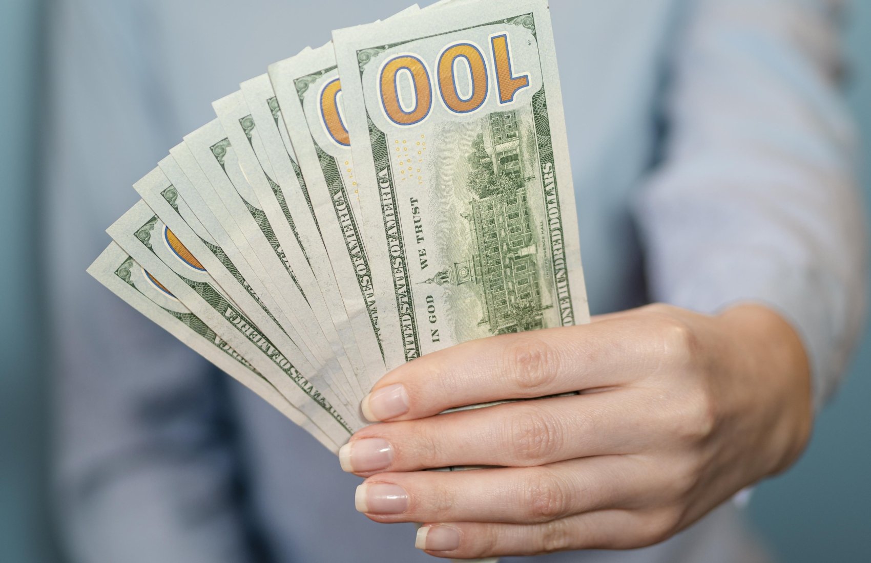 Гривня продовжує слабшати: курс валют на 18 квітня