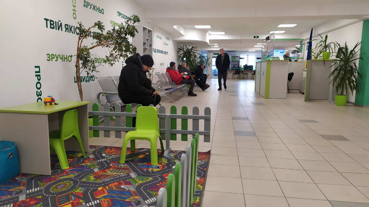 Начальник киевского сервисного центра МВД Александр Дзюба подал почти пустую декларацию: только квартира и зарплата