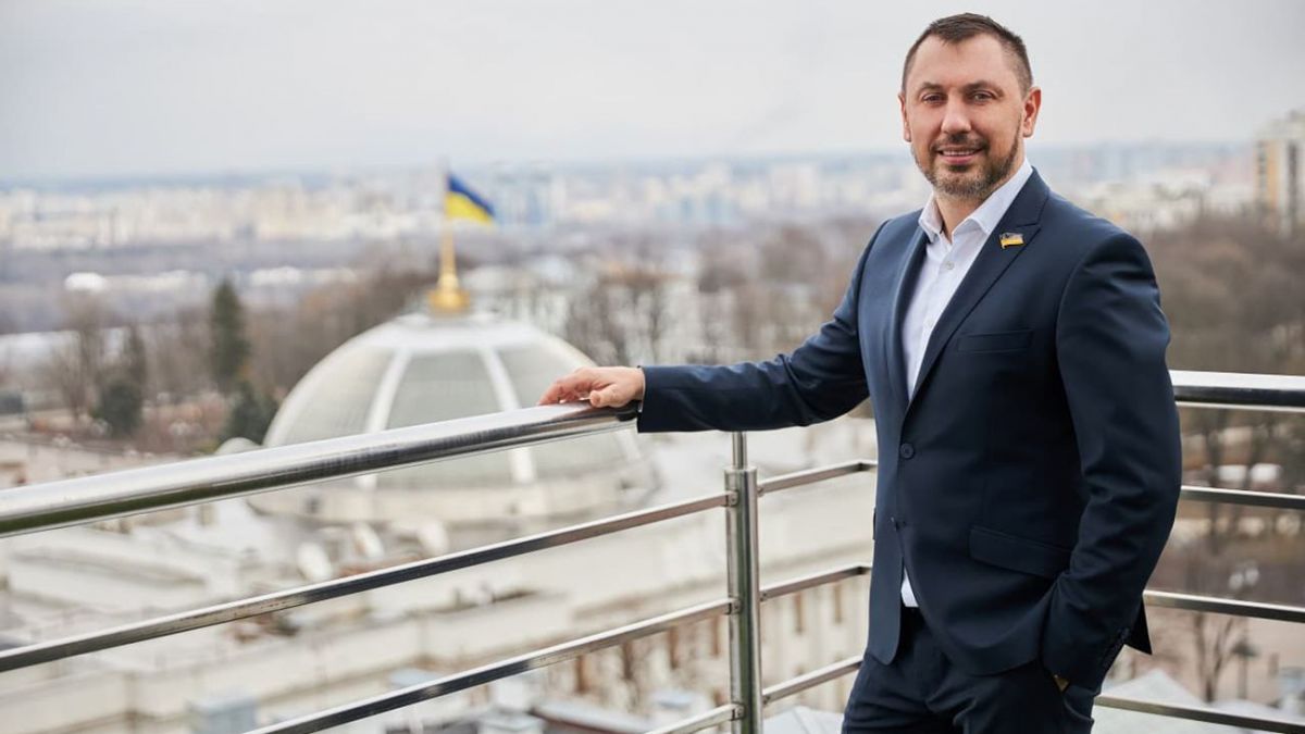 Нардеп «Слуги народа» Андрей Стрихарский прячет строительный бизнес за "наукой" и родственниками