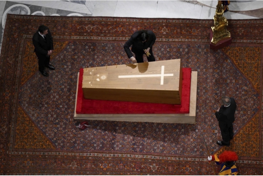 У Ватикані прощаються з Папою Франциском: похорон вперше за 100 років пройде поза стінами Святого Престолу