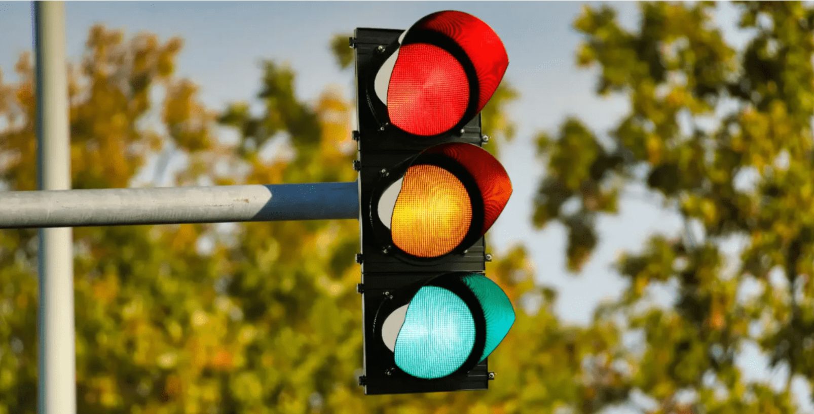 Зелений колір світлофора стане смарагдовим вже з 1 травня