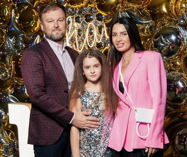 Єгор Маслєнніков з дружиною і донькою