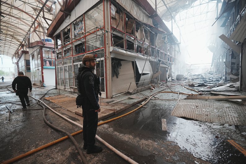 У Харкові російські дрони знищили частину ринку "Барабашово" - фото, відео