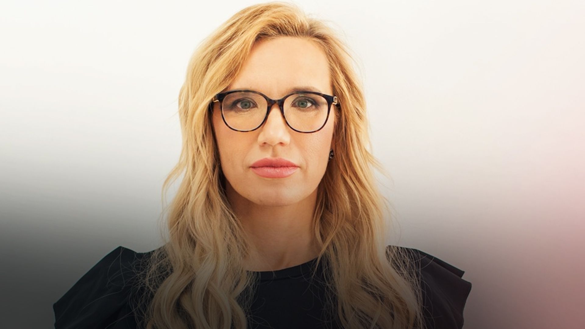 Мільйони, бізнес і видобуток піску: як неповнолітній син ексчиновниці Олени Хотенко став підприємцем