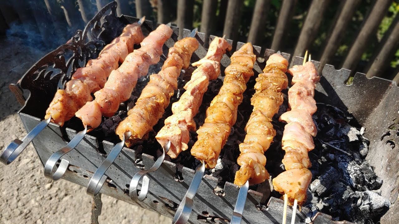 Как приготовить идеальный шашлык: лучшие рецепты, советы по выбору мяса, маринада и жарки