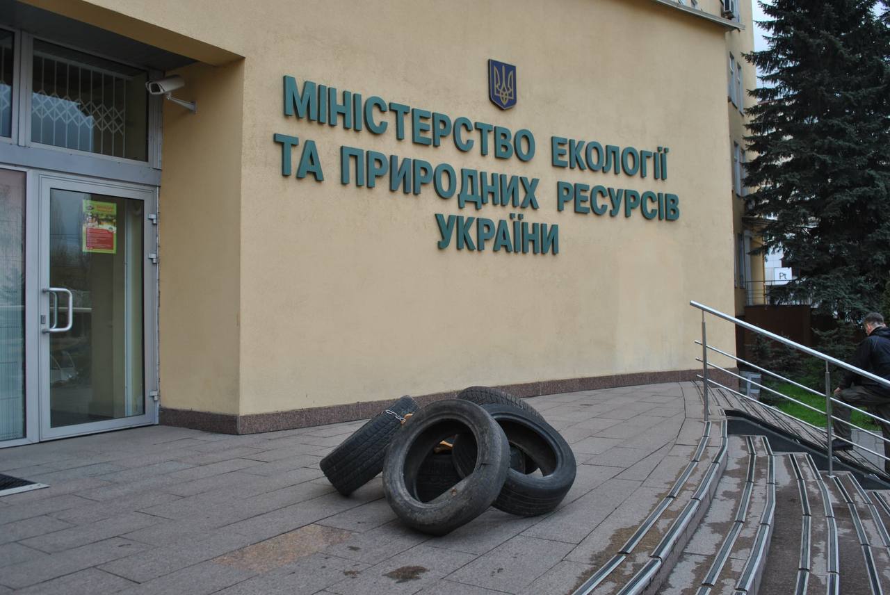 Факты "мусорной коррупции" в Министерстве защиты окружающей среды расследует ГБР: чиновники безосновательно заблокировали работу пяти компаний