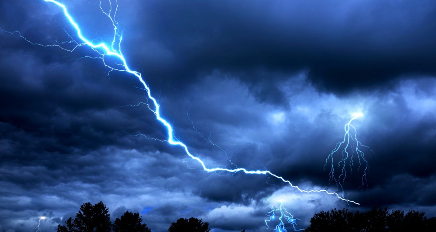 Грозы на западе и севере, жара по всей стране: прогноз погоды на 4 мая.