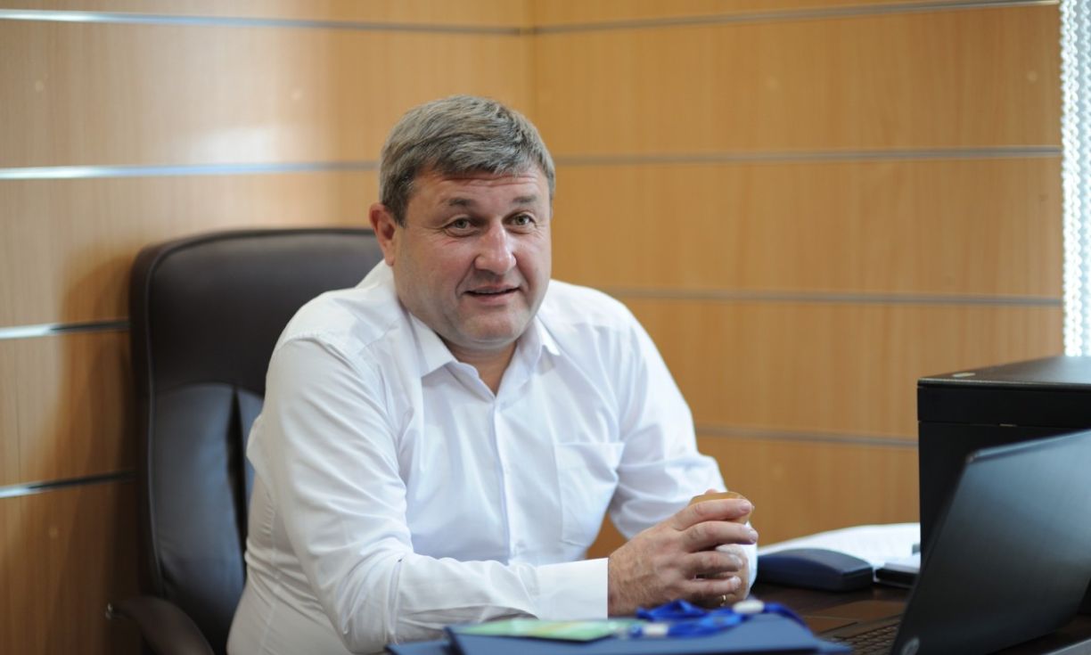 Нардеп Литвиненко, який їздить на Toyota Land Cruiser 200, офіційно задекларував лише радянську "дев'ятку"