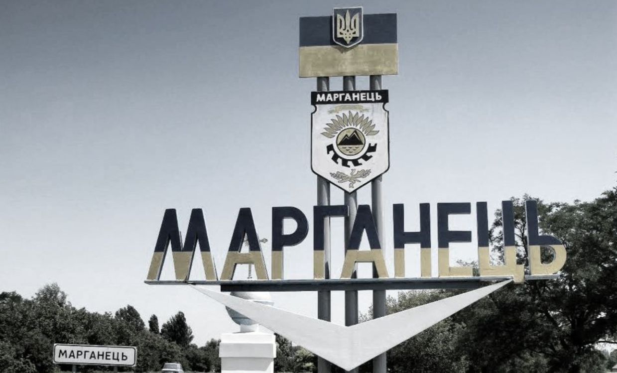 Марганець, який постійно під обстрілами, замовив скляні зупинки громадського транспорту на 7,7 млн грн