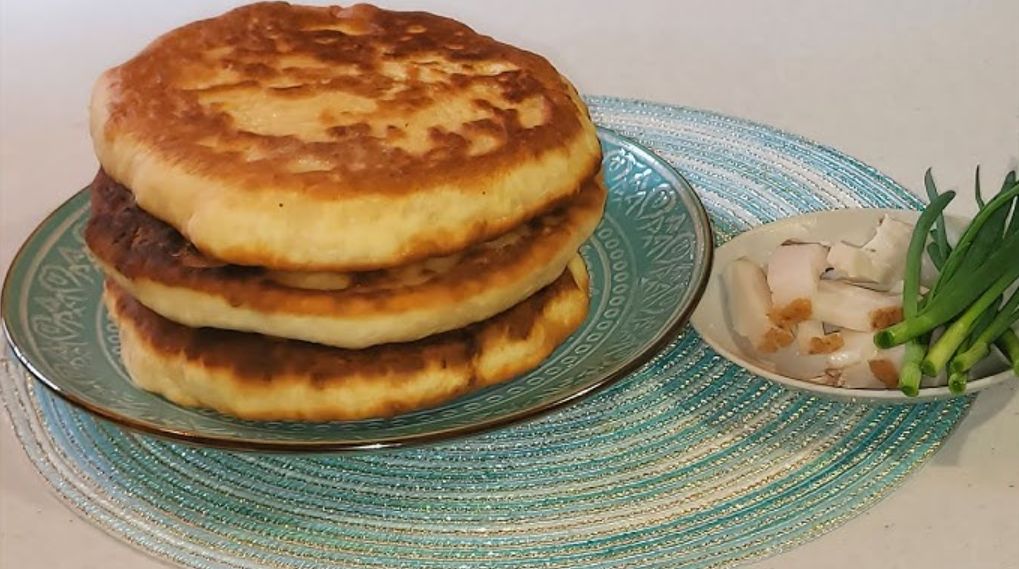 Лепешки на кефире с картофелем и брынзой: пошаговый рецепт вкусного и сытного завтрака