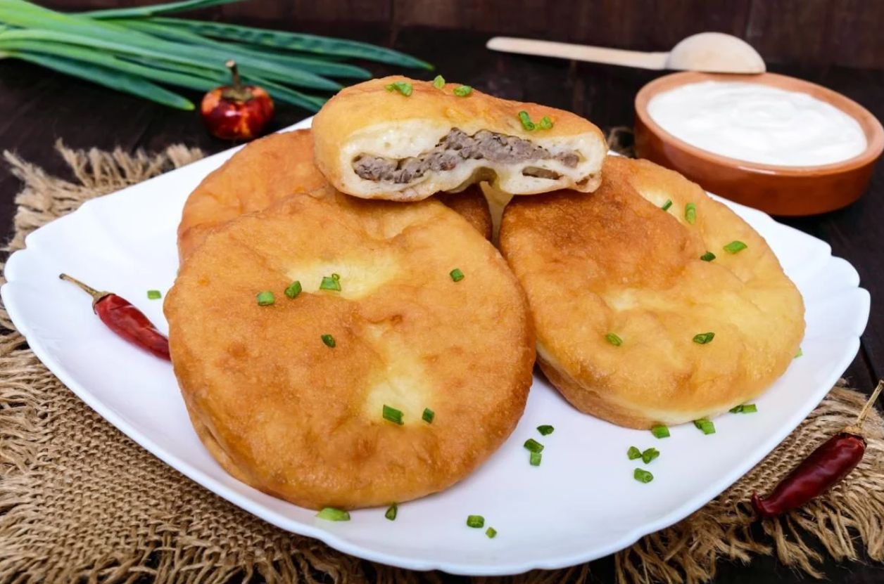 Секрет идеальных беляшей: что добавить в фарш и как приготовить тесто, чтобы вкус был как в детстве