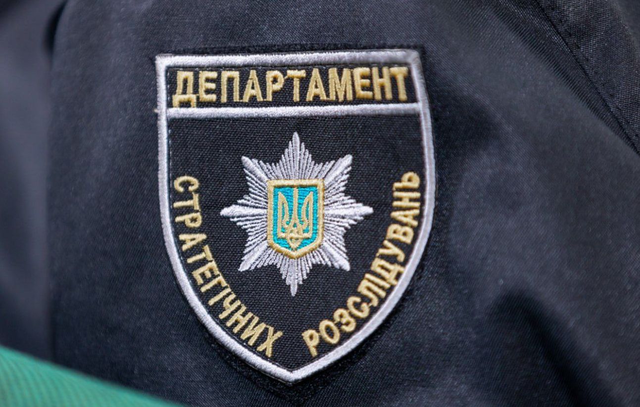 Старший оперуполномоченный ДСР Сергей Котляров живет в квартире подозреваемого в рейдерстве Валерия Толмачева - данные декларации