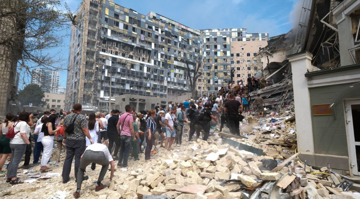 "Охматдит" розпочав капітальний ремонт пошкодженого корпусу після ракетного удару