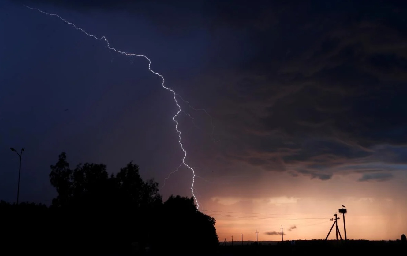 Грозы, град и заморозки: синоптики предупредили об ухудшении погоды 3 мая