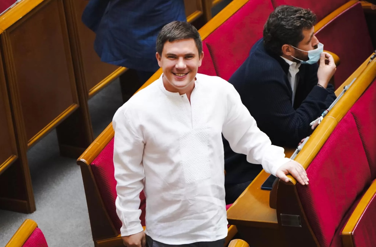 Нардеп Олег Тарасов задекларував подарунків на 21 млн грн від батька-втікача