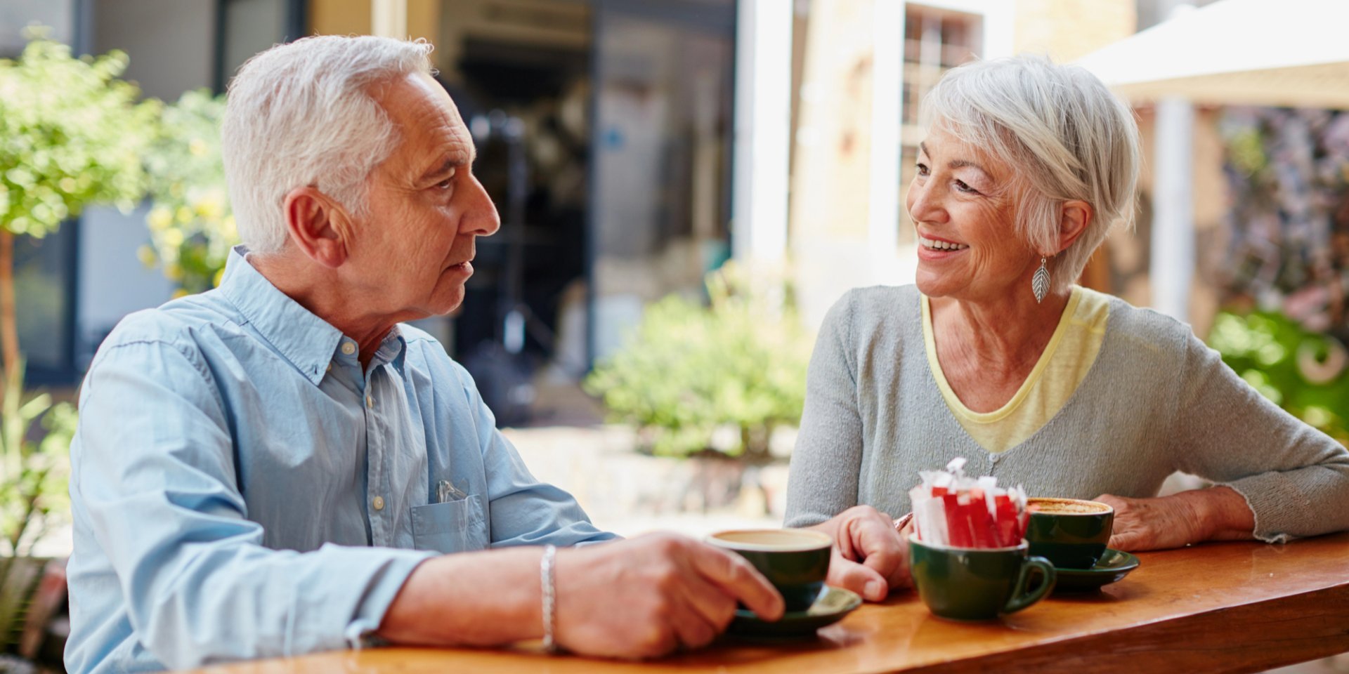 Почему после 60 лет следует пить до четырех чашек кофе в день - объяснение ученых