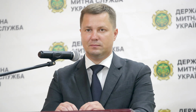 Таможенник Владислав Суворов проживает в квартире за $230 тыс., оформленной на родственницу без доходов