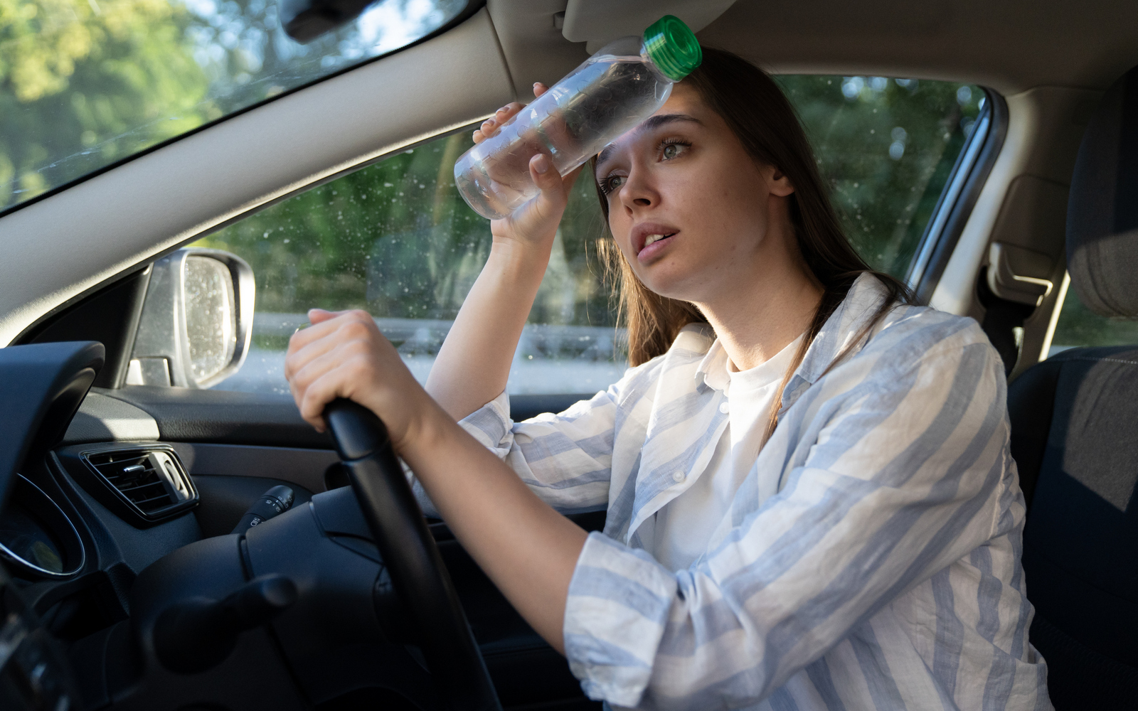 Что нельзя оставлять в автомобиле летом: список опасных вещей