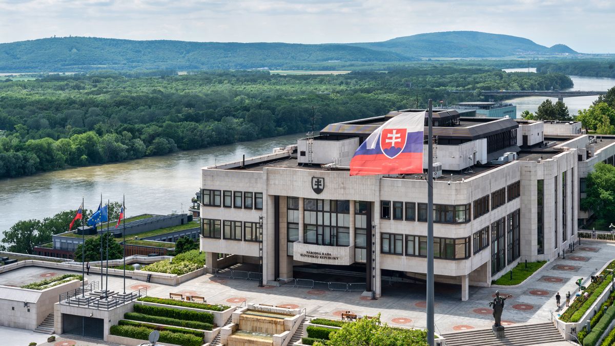 Словакия первой в ЕС осудила санкции против России на уровне парламента