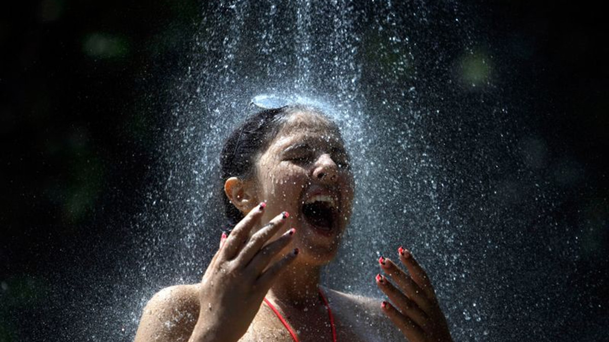 Чому не варто приймати холодний душ у спеку – пояснення вчених