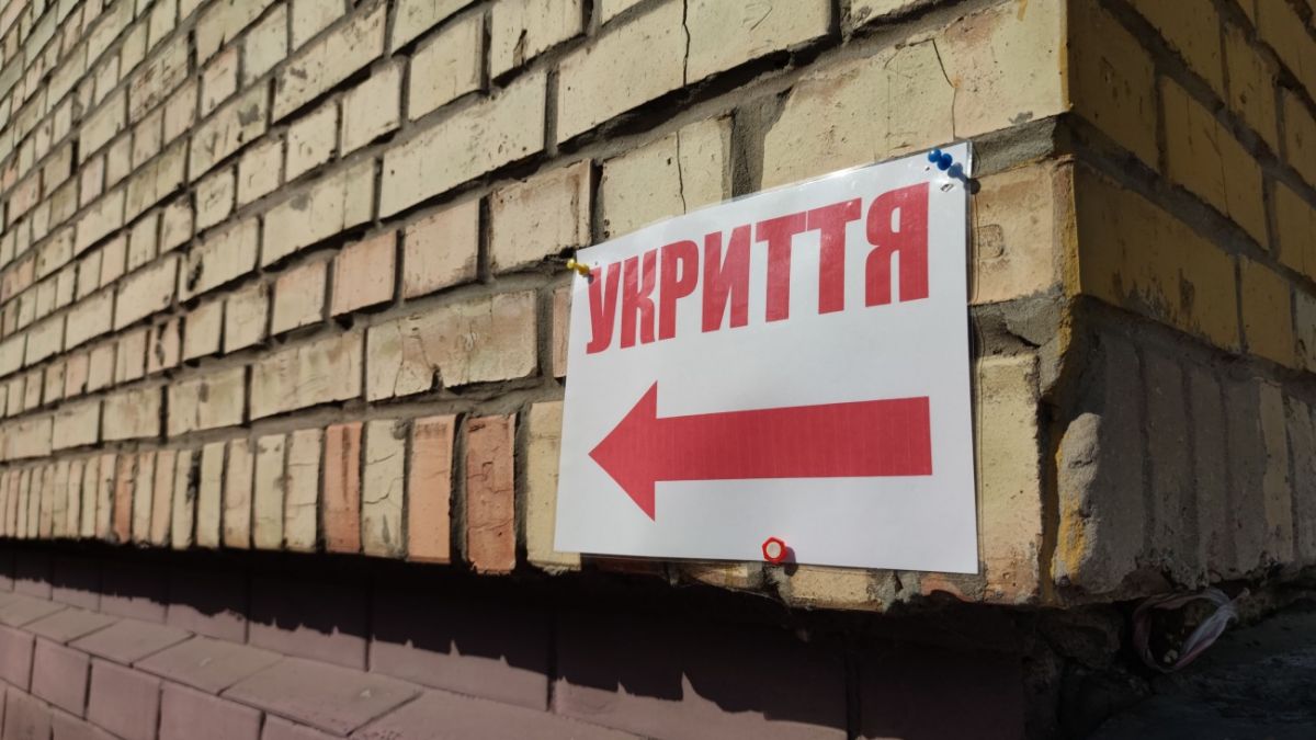 Будівництво укриття в Чугуєві подорожчало вдвічі: вартість матеріалів завищена на 20–60% — журналістське розслідування