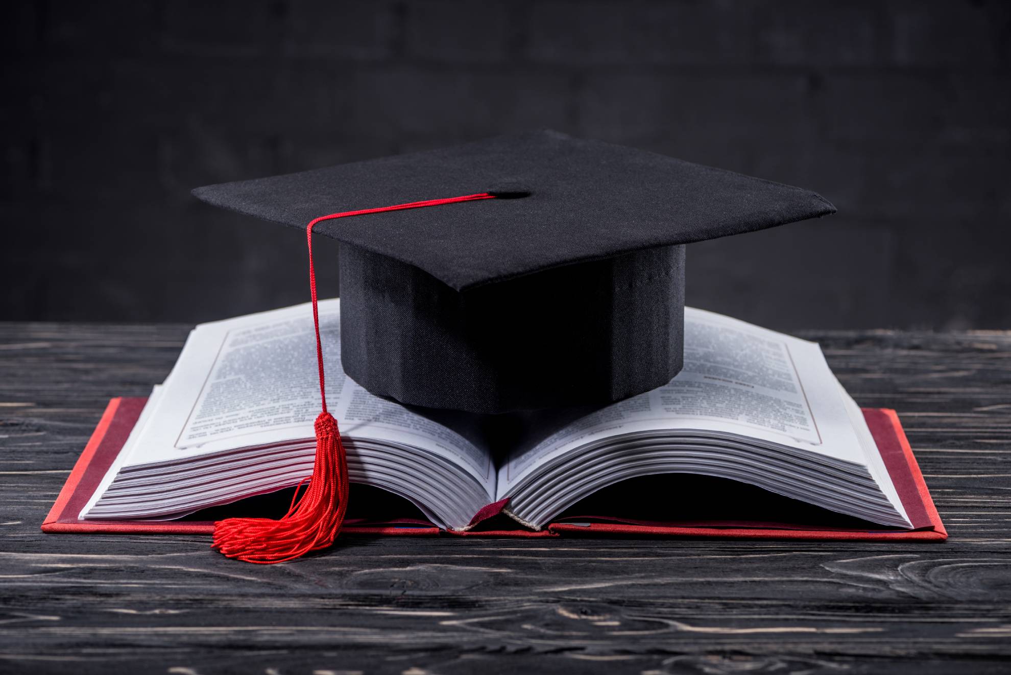 В Украине стартуют вступительные испытания в магистратуру и аспирантуру 2025 года: даты, этапы и результаты