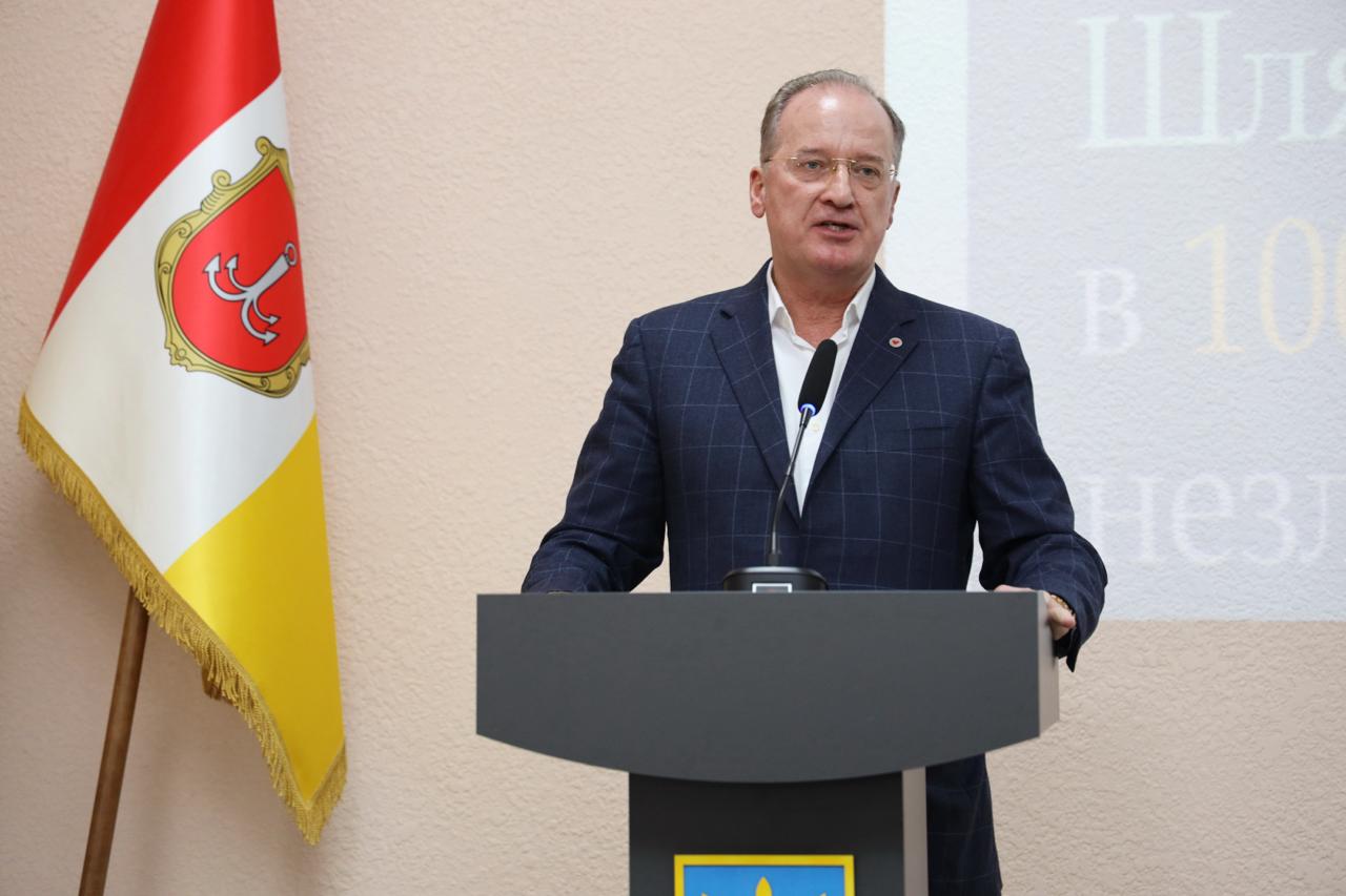 Первый заместитель председателя Одесского облсовета Олег Радковский остался без воды в офисе и должен сотрудникам — СМИ