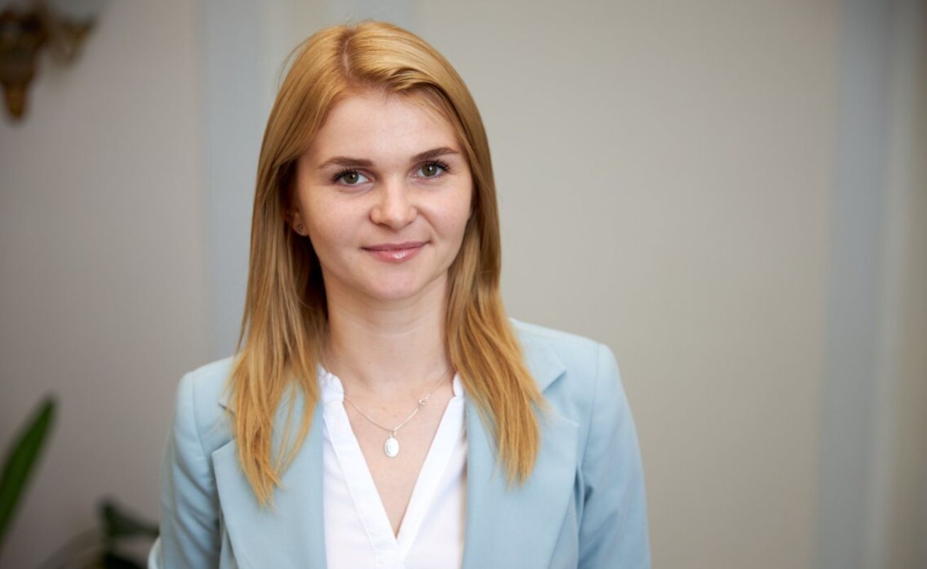 Рада позбавила мандата нардепку від "Слуги народу" Анну Колісник, яка писала, що треба "валити з країни"