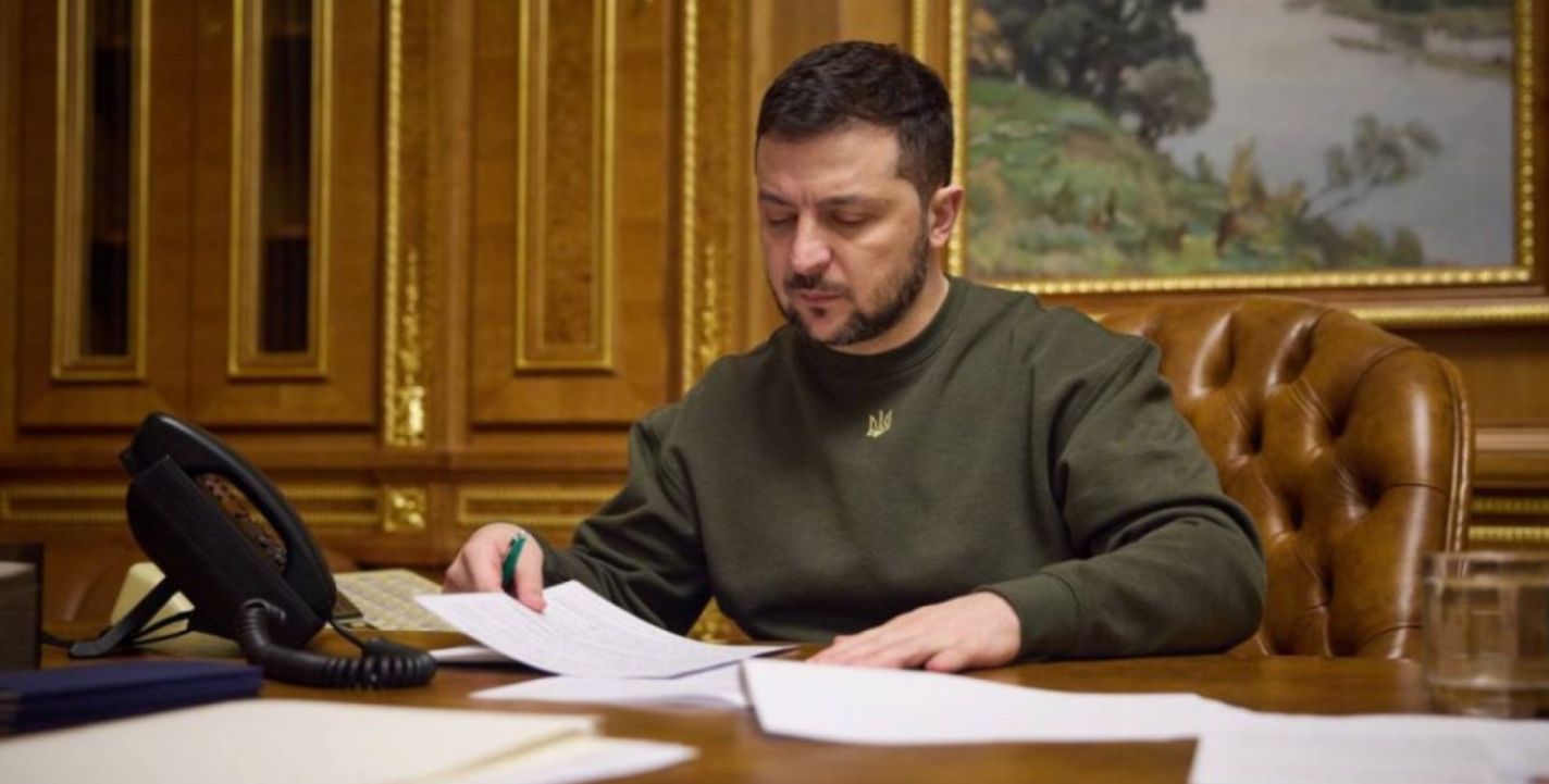 Зеленський підписав закони про податкові та митні пільги для дронів на оптоволокні