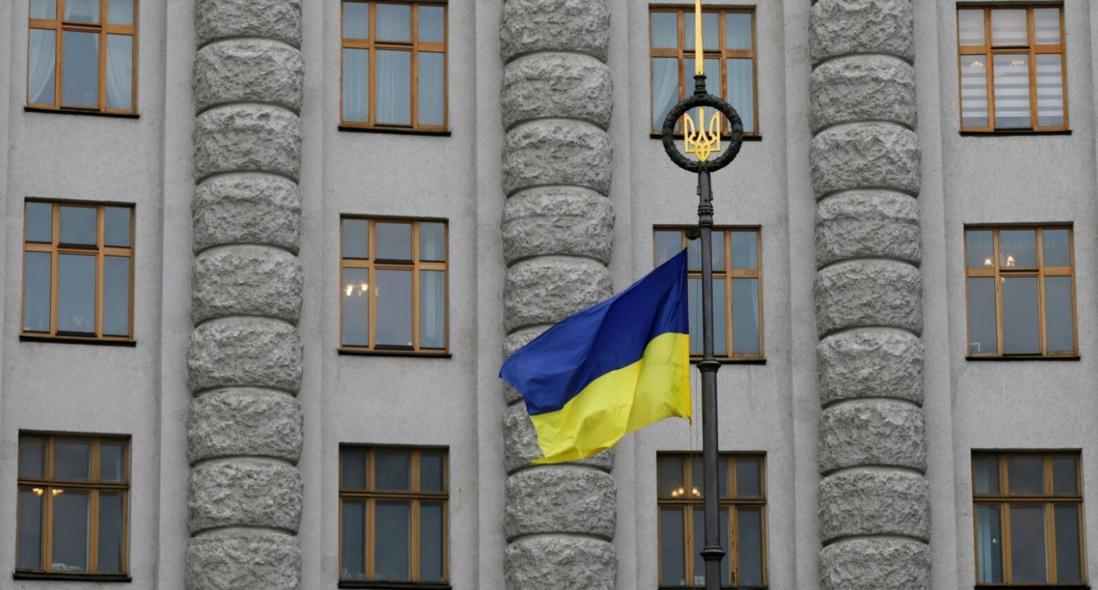 До 1000 грн надбавки: Кабмін змінив оплату праці держслужбовців