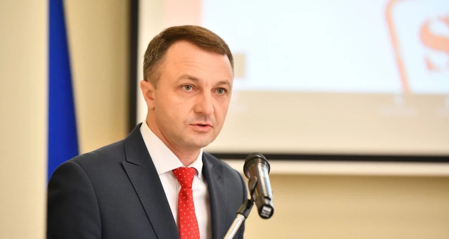 Тарас Кремень может остаться в должности языкового Омбудсмена на время военного положения