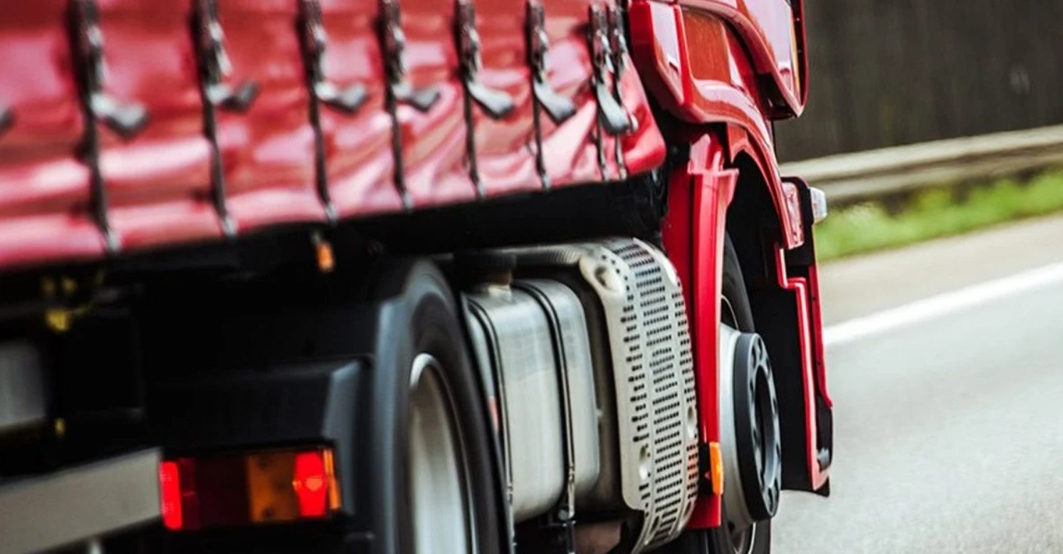 В России начали массово проверять фуры на дорогах после атаки Украины на аэродромы