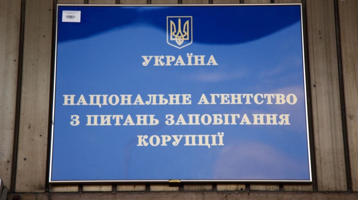 Посадовець з Дніпропетровської ОВА Геннадій Кравцов приховав 27 тисяч доларів і "забув" задекларувати квартиру