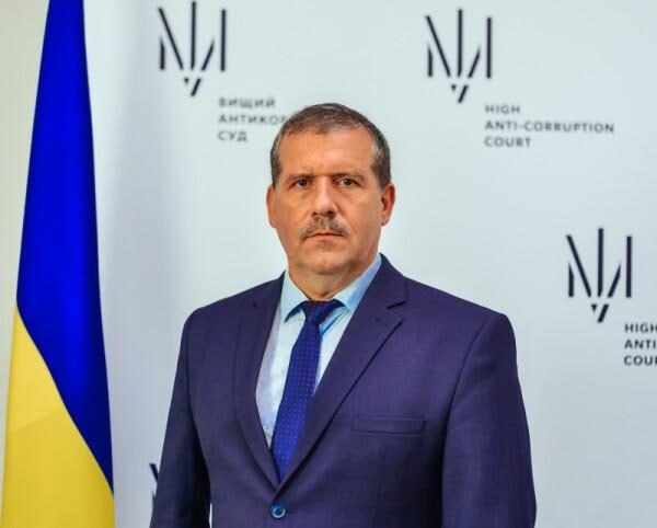 Суддя ВАКС Володимир Воронько живе без авто, але зберігає понад 120 тисяч доларів готівкою