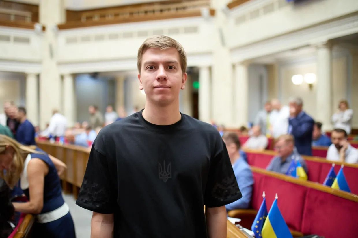 Депутат Артем Кунаев арендует квартиру в элитном ЖК за государственные средства: более миллиона из бюджета ушло семье