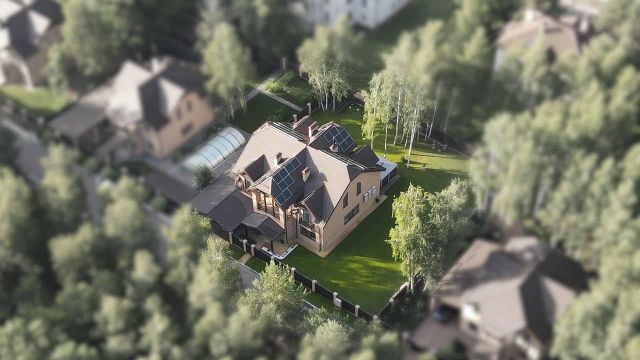 Екскерівник Броварського ТЦК Юрій Бурляй мешкає в елітному будинку, ремонтує квартири та володіє дорогими авто