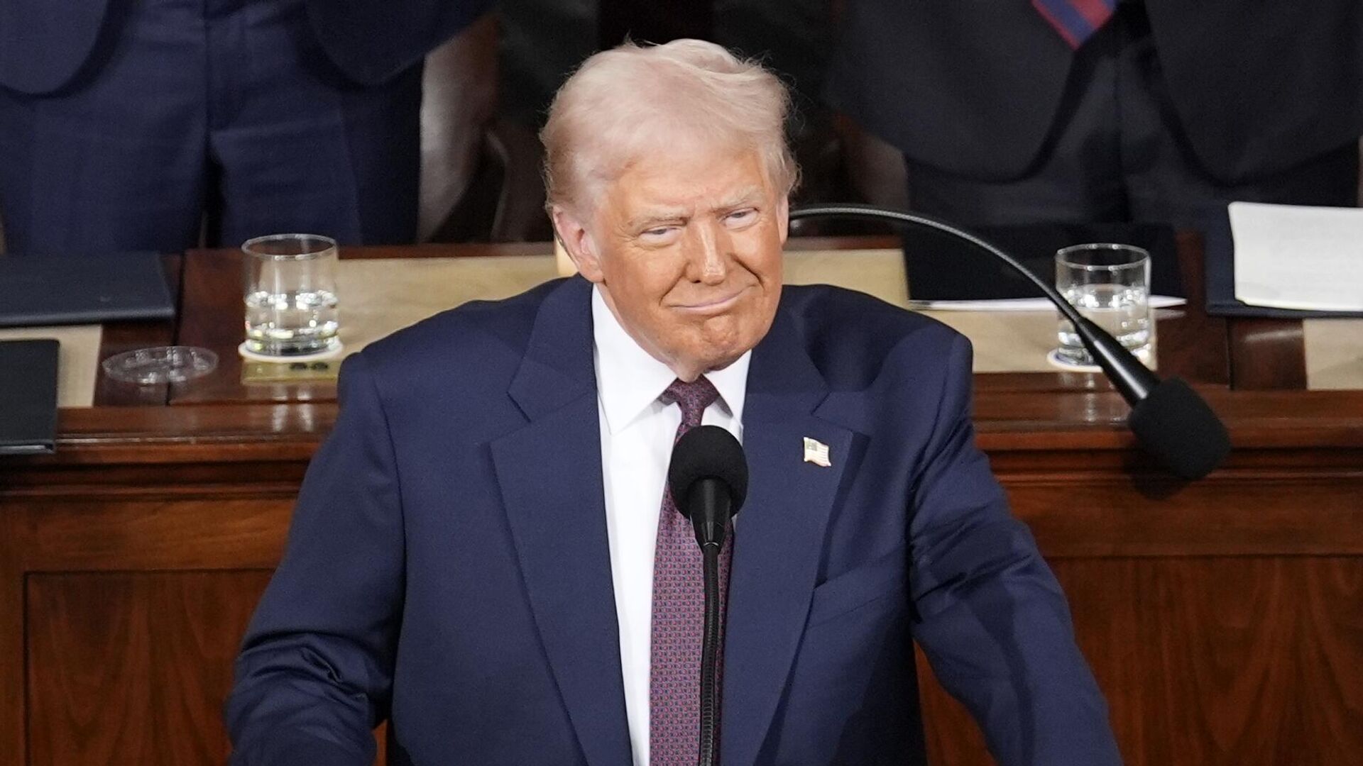 Дональд Трамп рассматривает разблокировку $5 млрд российских активов для помощи Украине