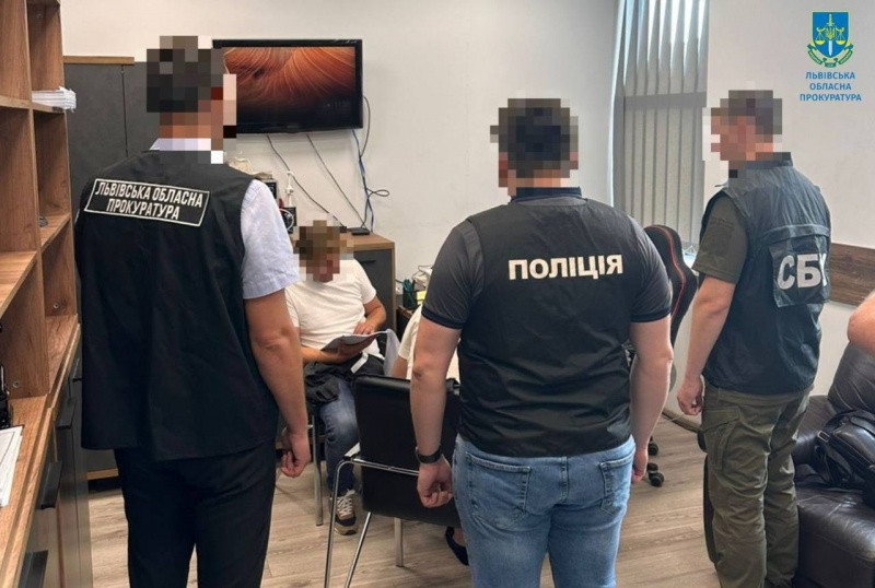 Должностным лицам