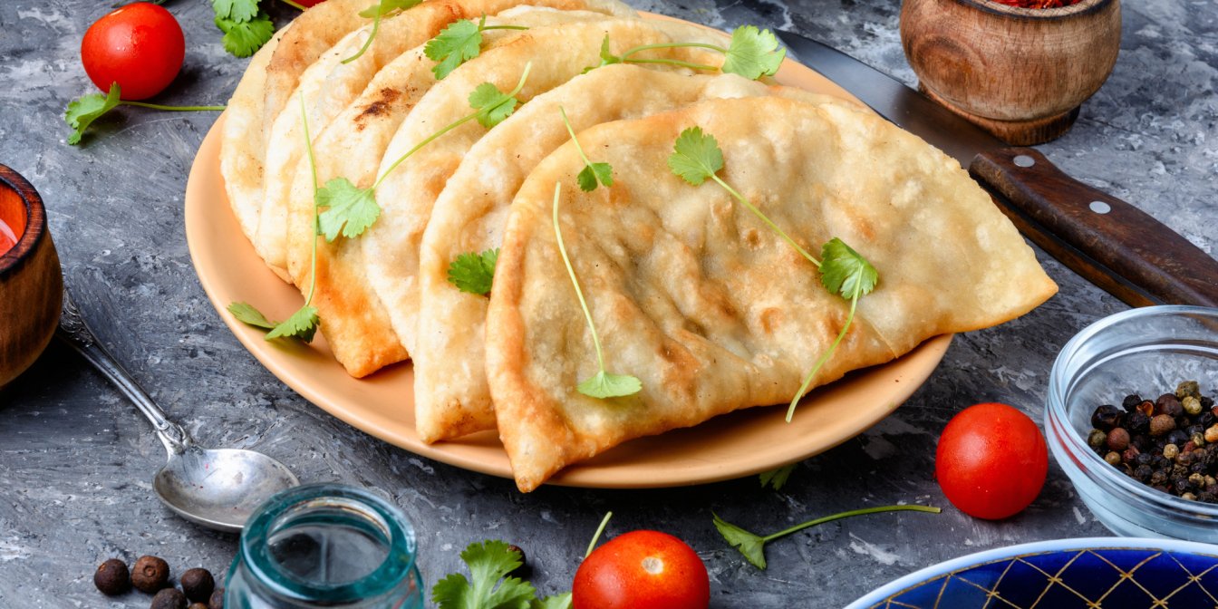 Легкі янтики з лаваша з сиром: швидкий рецепт смачної страви для перекусу