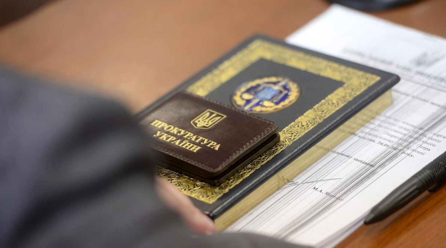 Более 1000 прокуроров вышли на пенсию до 50 лет и продолжают работать: как это возможно