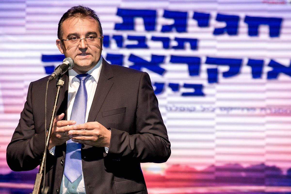 Посол Геннадій Надоленко задекларував три квартири у Києві та позики від сина