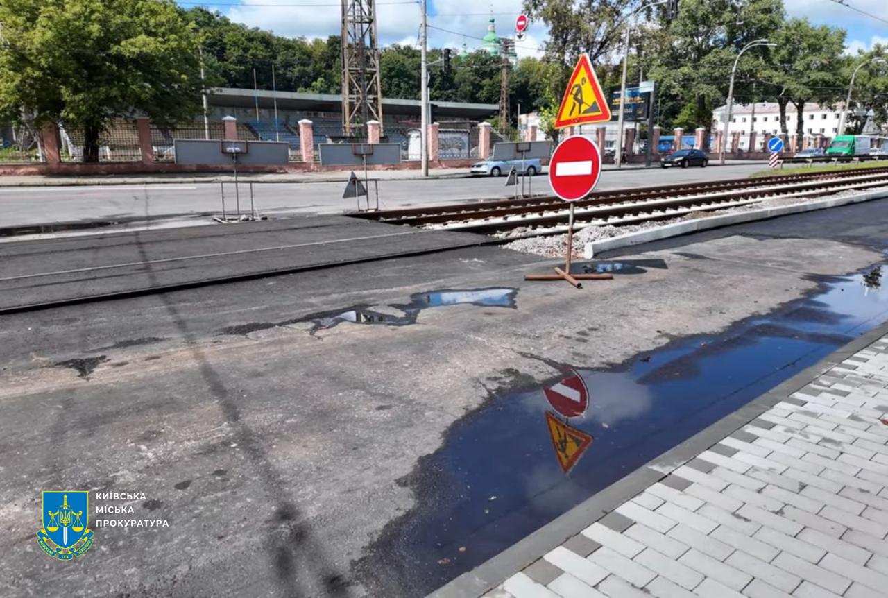 Чиновників Києва підозрюють у розтраті 1,6 млн грн на ремонті доріг