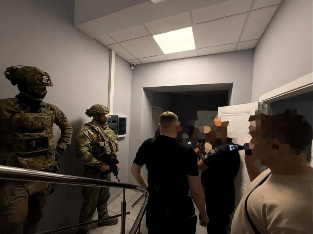 СБУ провела обшуки в детективів НАБУ: детективам інкримінують держзраду та співпрацю з РФ