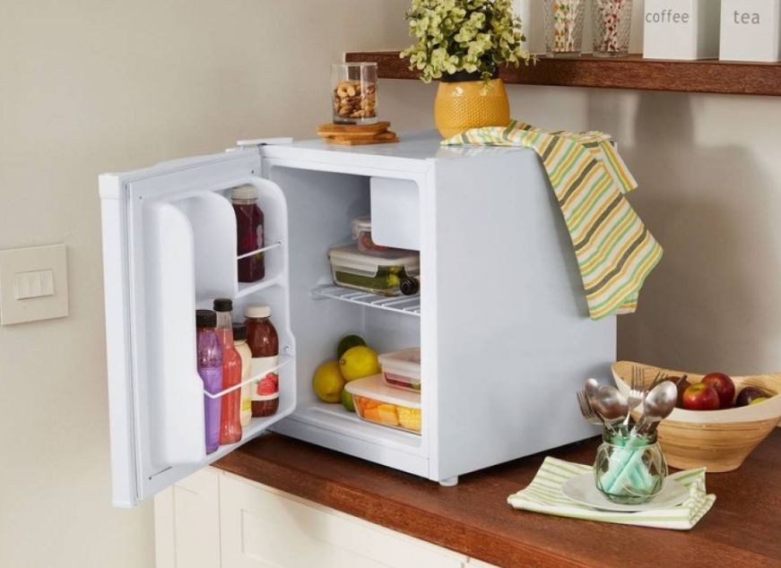Стоит ли покупать мини холодильник для дома