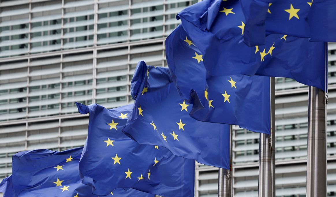 ЕС ударил по банкам, криптовалютам и оборонке: кто оказался в новом санкционном списке