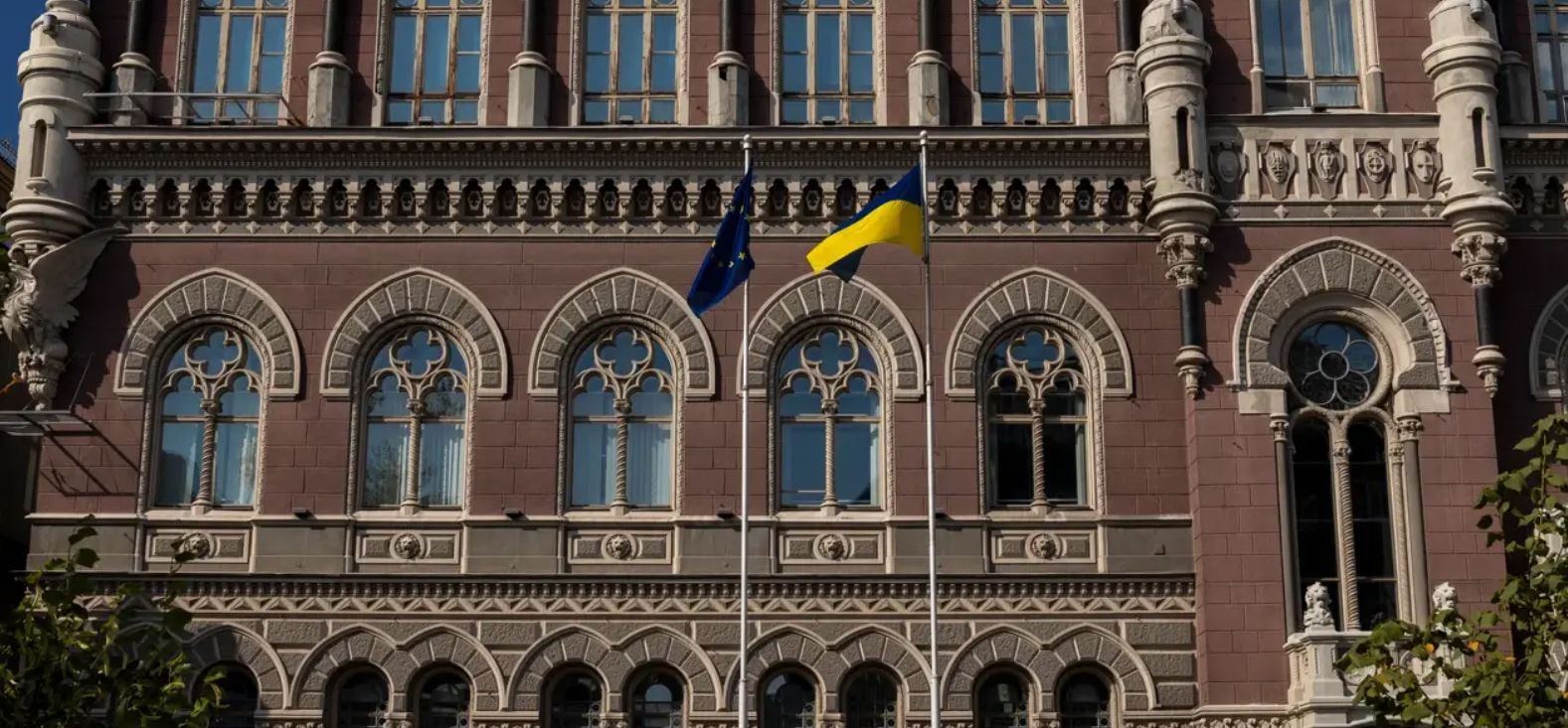 Національний банк втретє поспіль залишив облікову ставку на рівні 15,5%